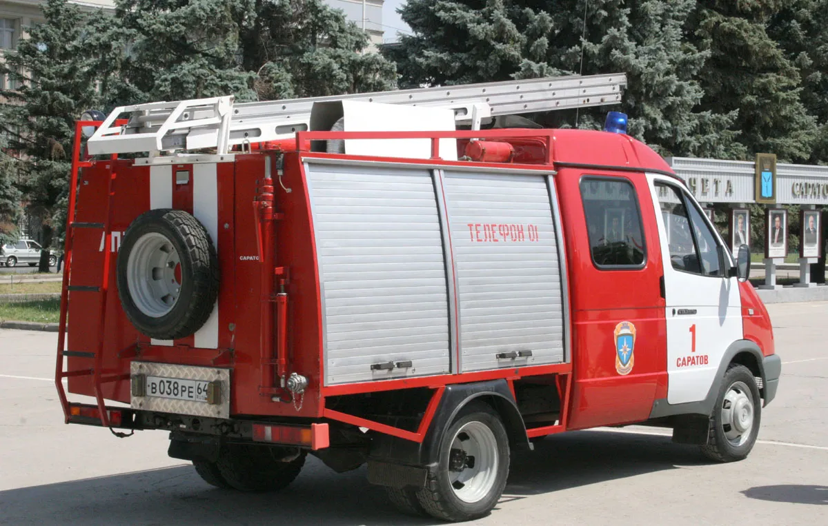 Пожарный автомобиль на шасси ГАЗ-33023 в Саратове, вид сзади