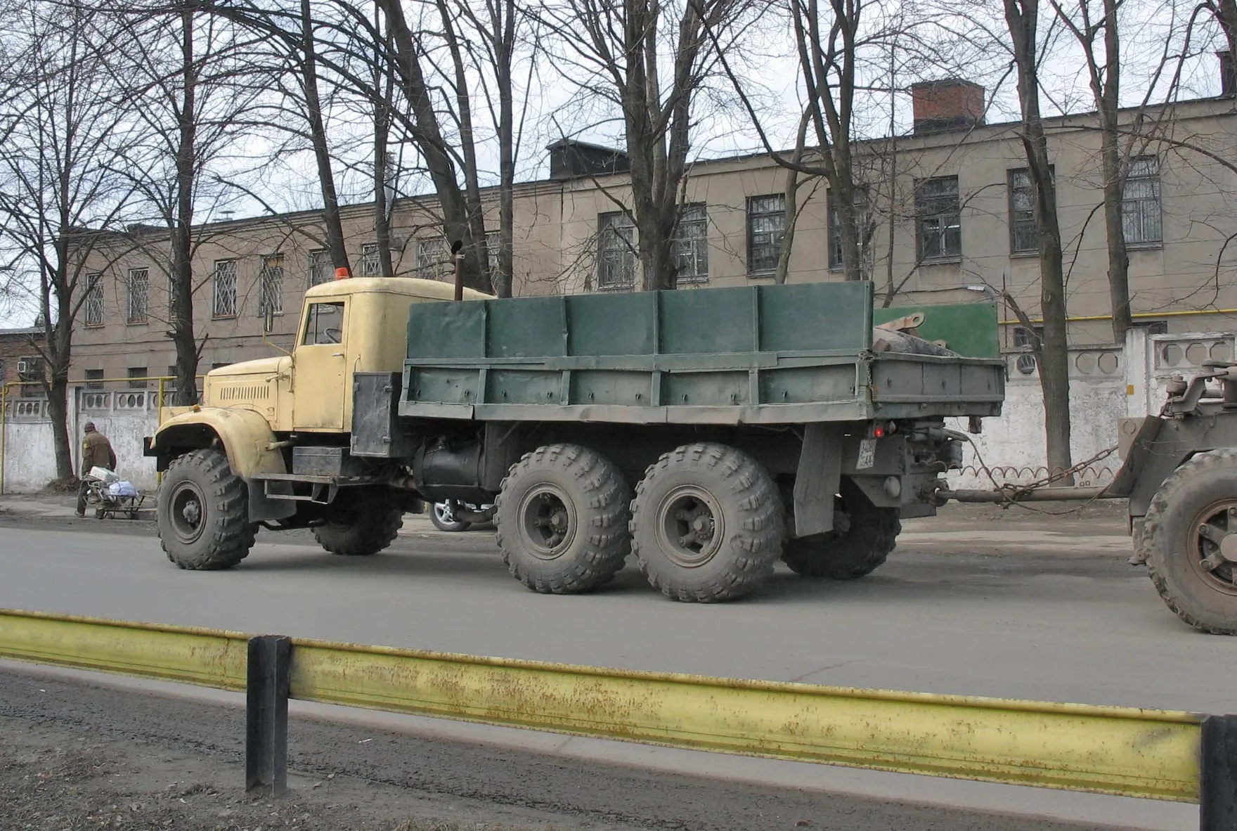 Бортовой КрАЗ-255Б1 на гражданской работе, Днепропетровск