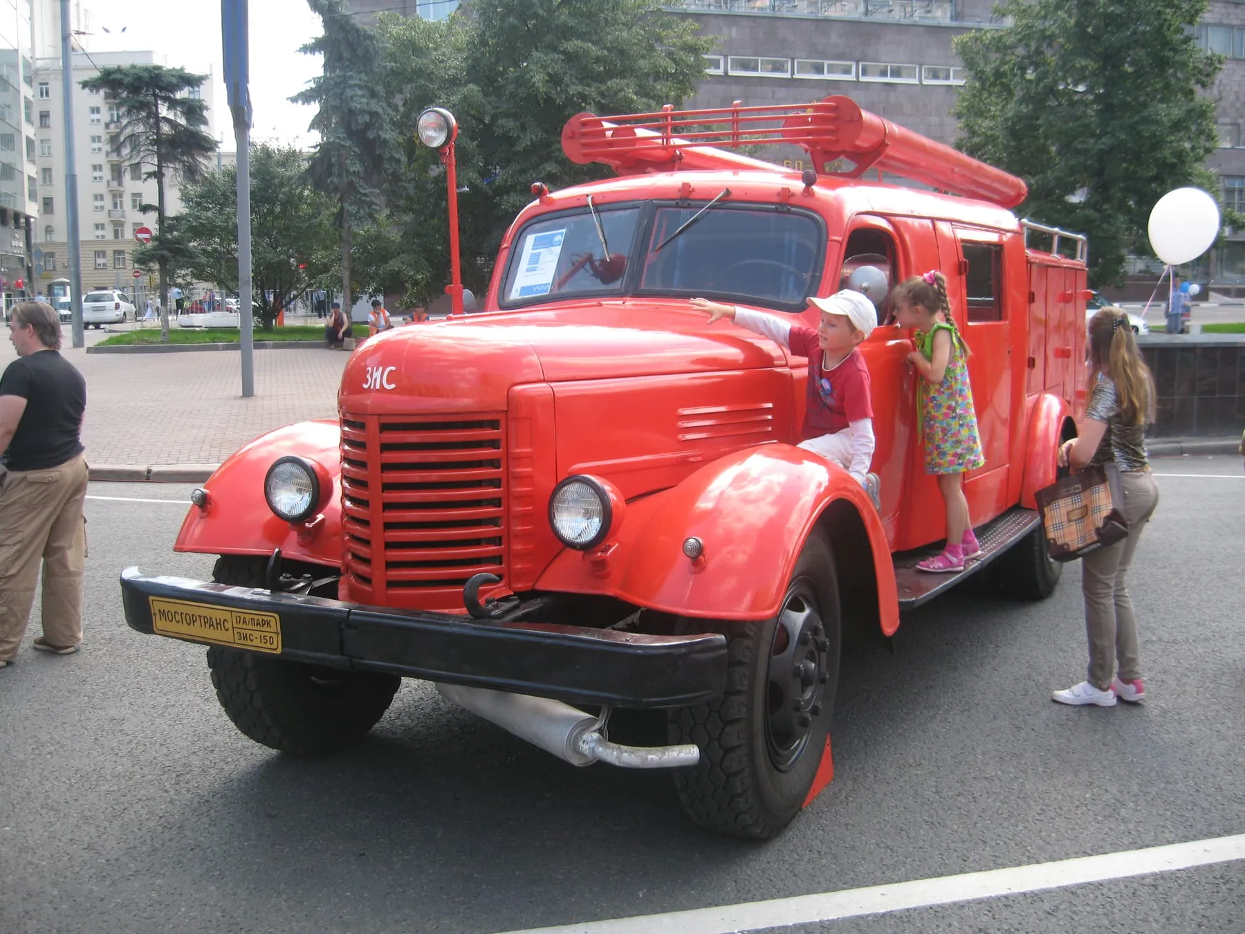 ЗИС-150 на параде ретротехники в Москве, 2015 год