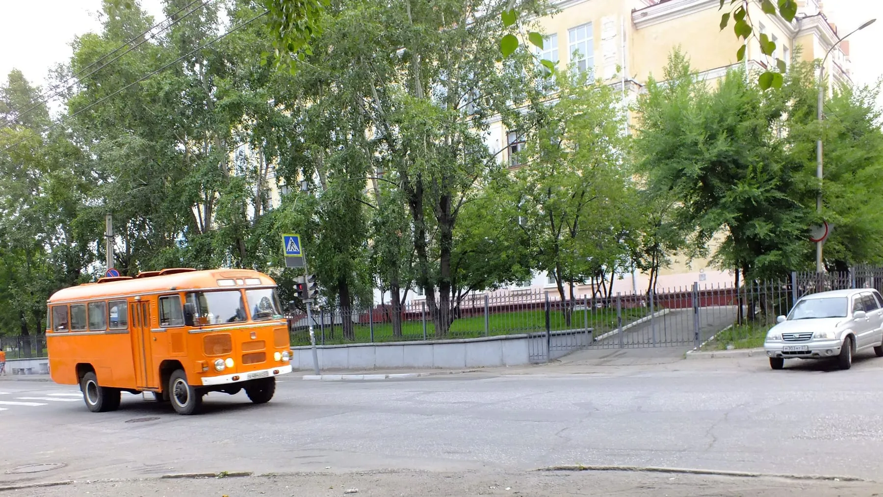 Полноприводный ПАЗ-3201 — модификация ПАЗ-672 без задней двери и с 26 сидячими местами