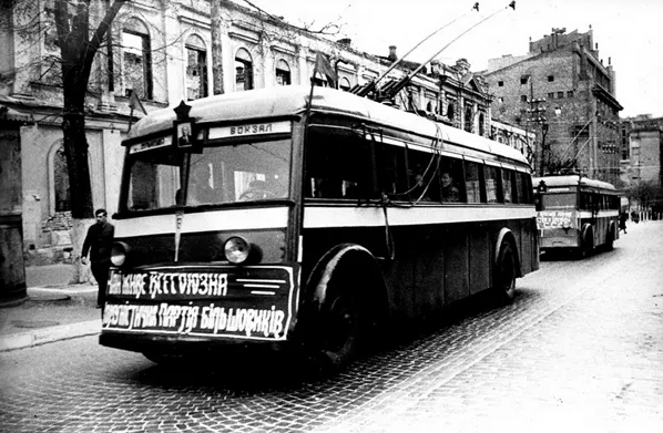 ЯТБ-2 на киевском маршруте № 2, 1940-е годы