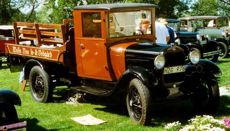 Ещё один Ford Model AA 1928 года — шасси охотно отдавали кузовным фирмам