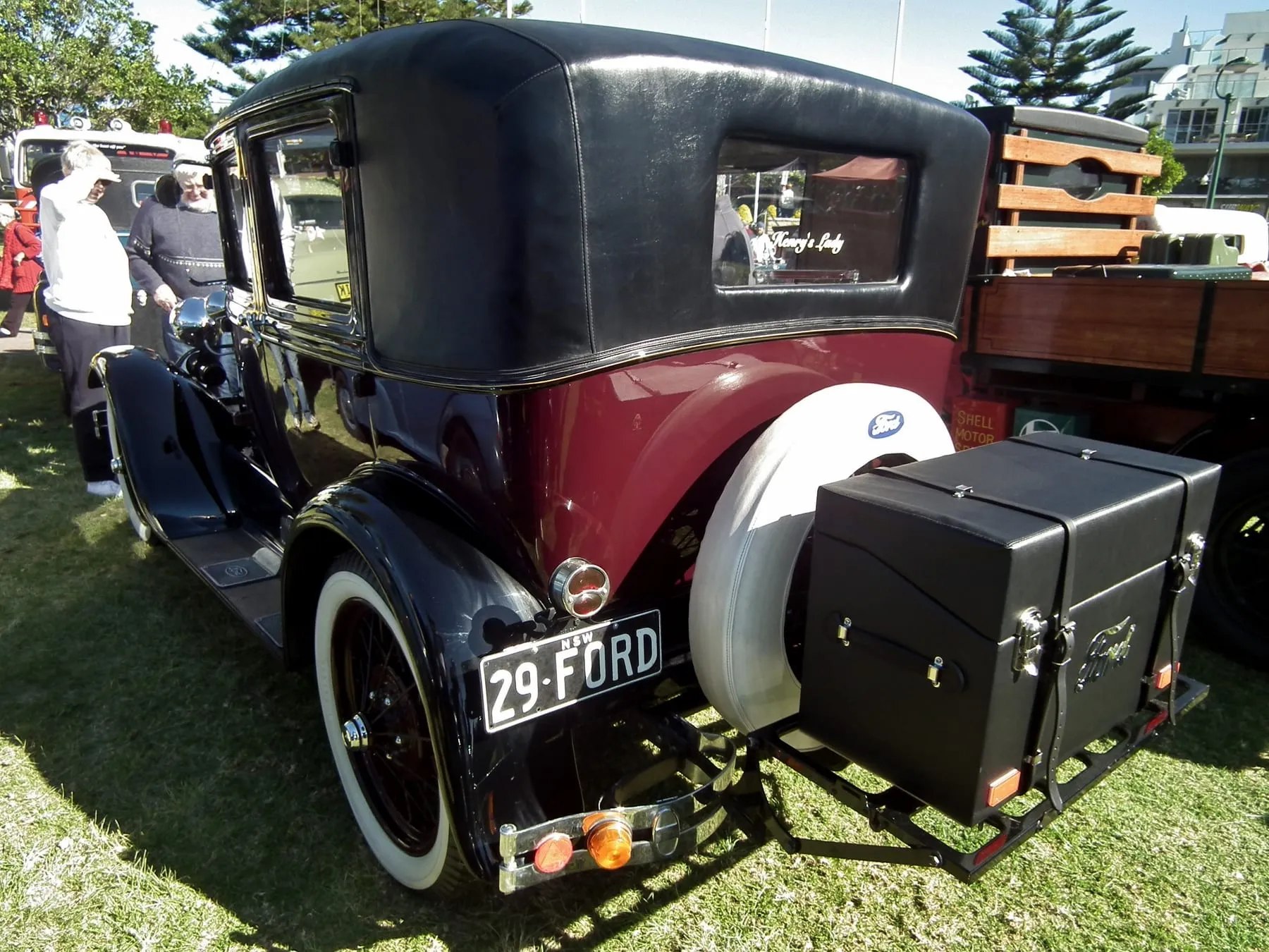 Четырёхдверный Ford Model A Fordor Sedan 1929 года