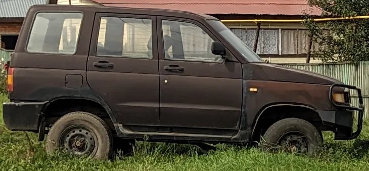 УАЗ-31601 2000 года выпуска, вид сбоку