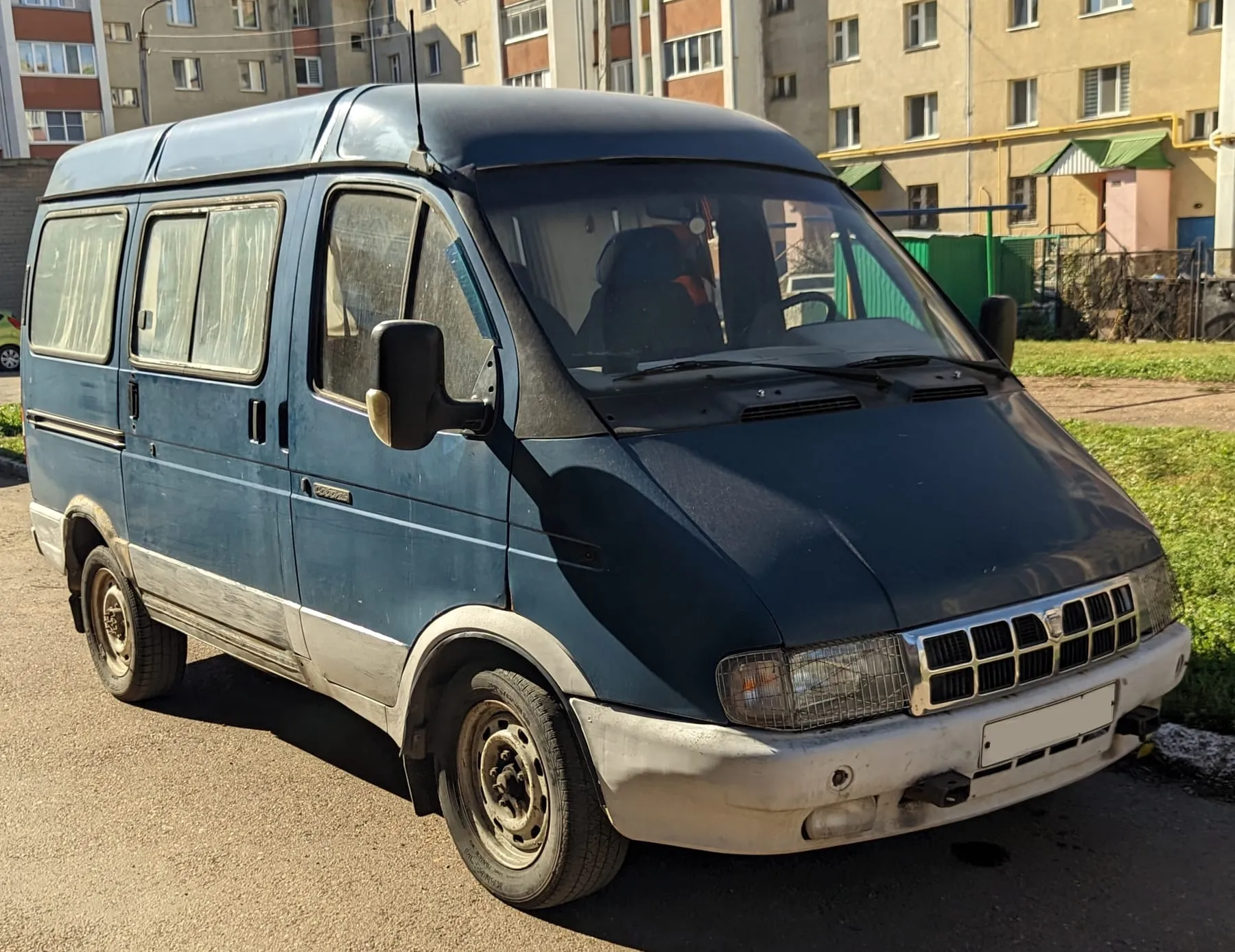 «Соболь» первого выпуска с прямоугольными фарами