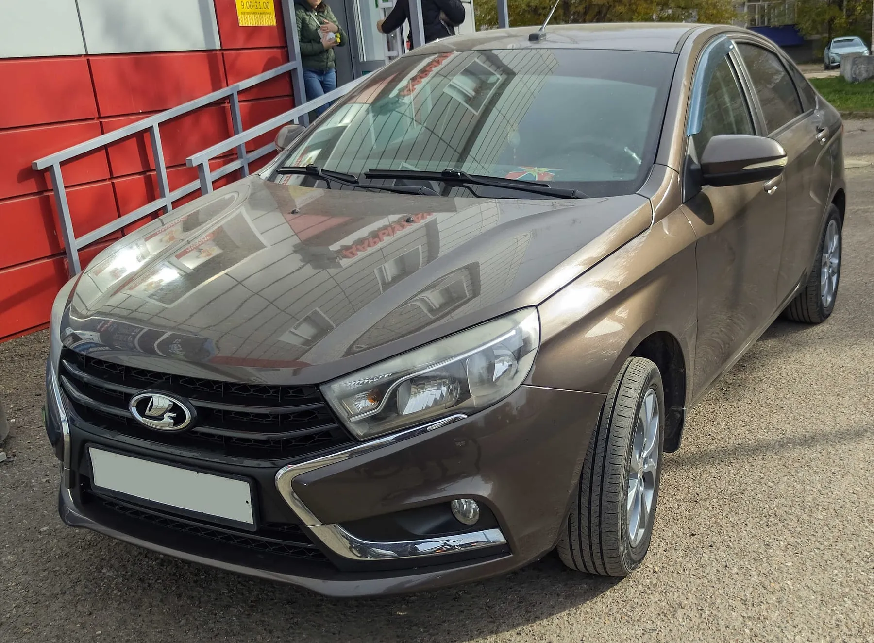 Седан Lada Vesta 2016 года, вид спереди