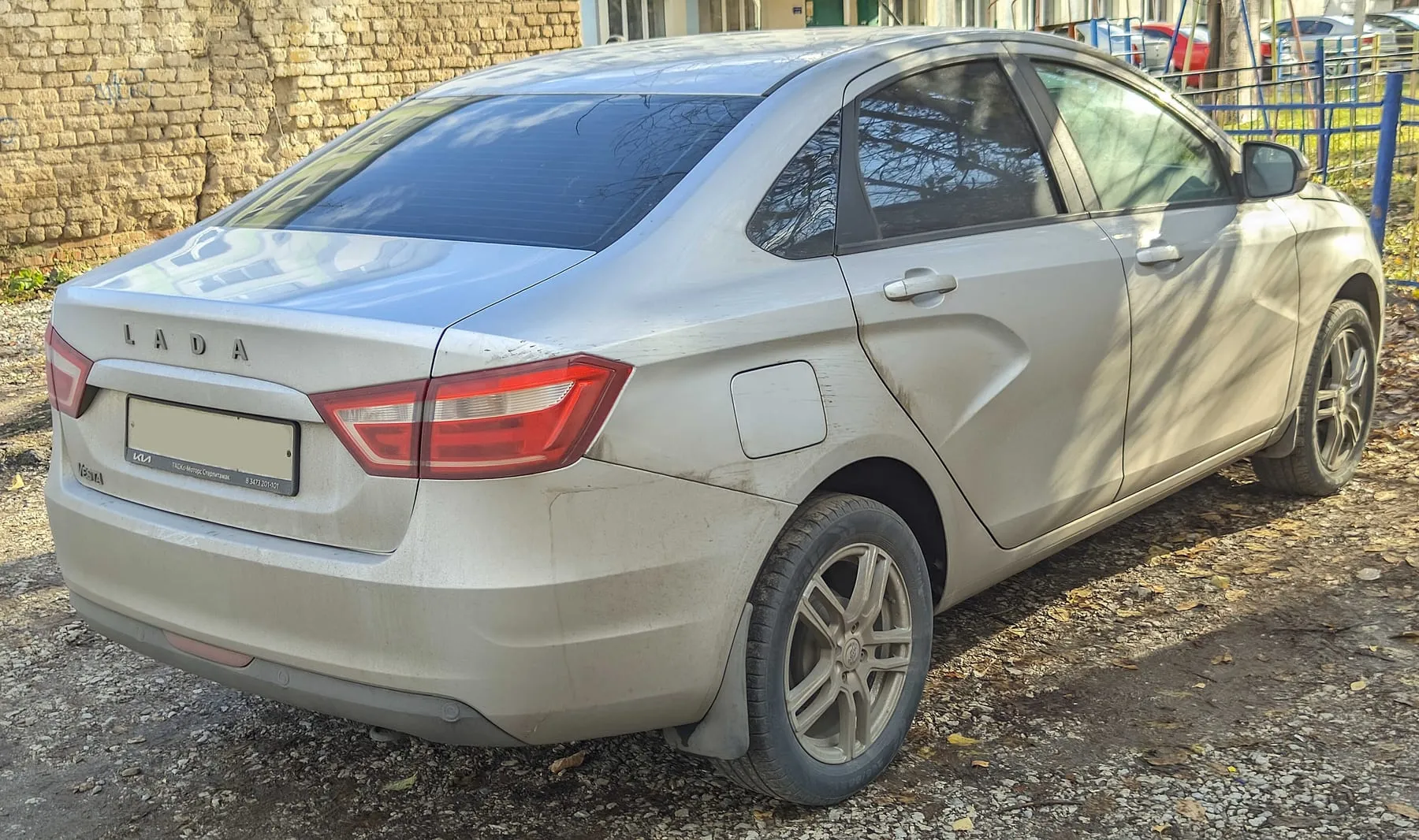 Lada Vesta 2019 года сзади
