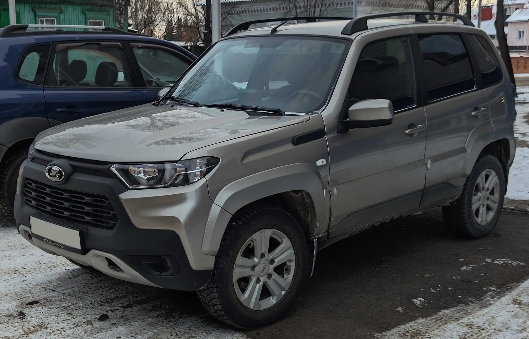 Lada Niva Travel 2021 года: новый передок и марка АвтоВАЗа вместо эмблемы Chevrolet
