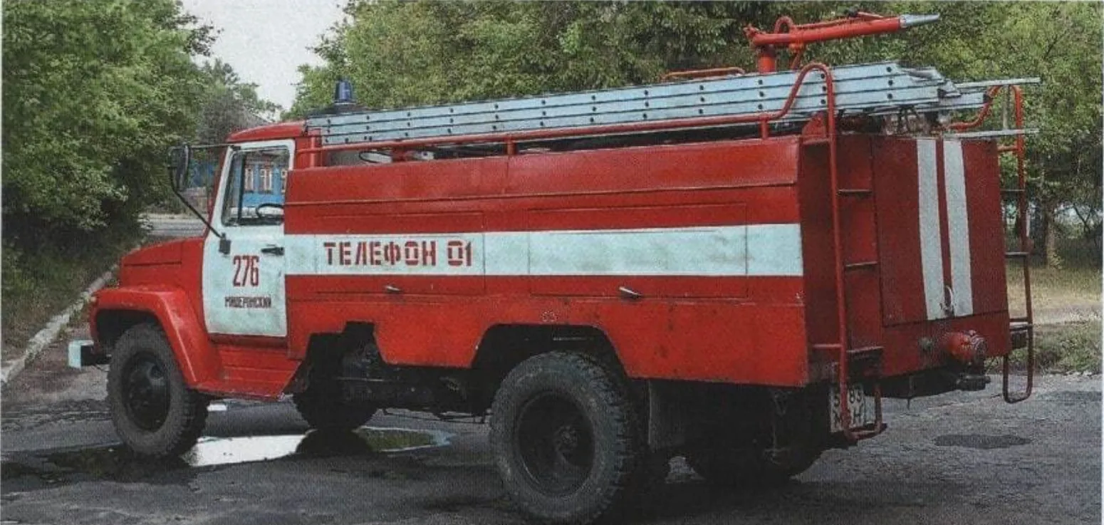 АЦ-30(3307)-226 со штатным лафетным стволом на крыше надстройки — главным отличием от предыдущих моделей