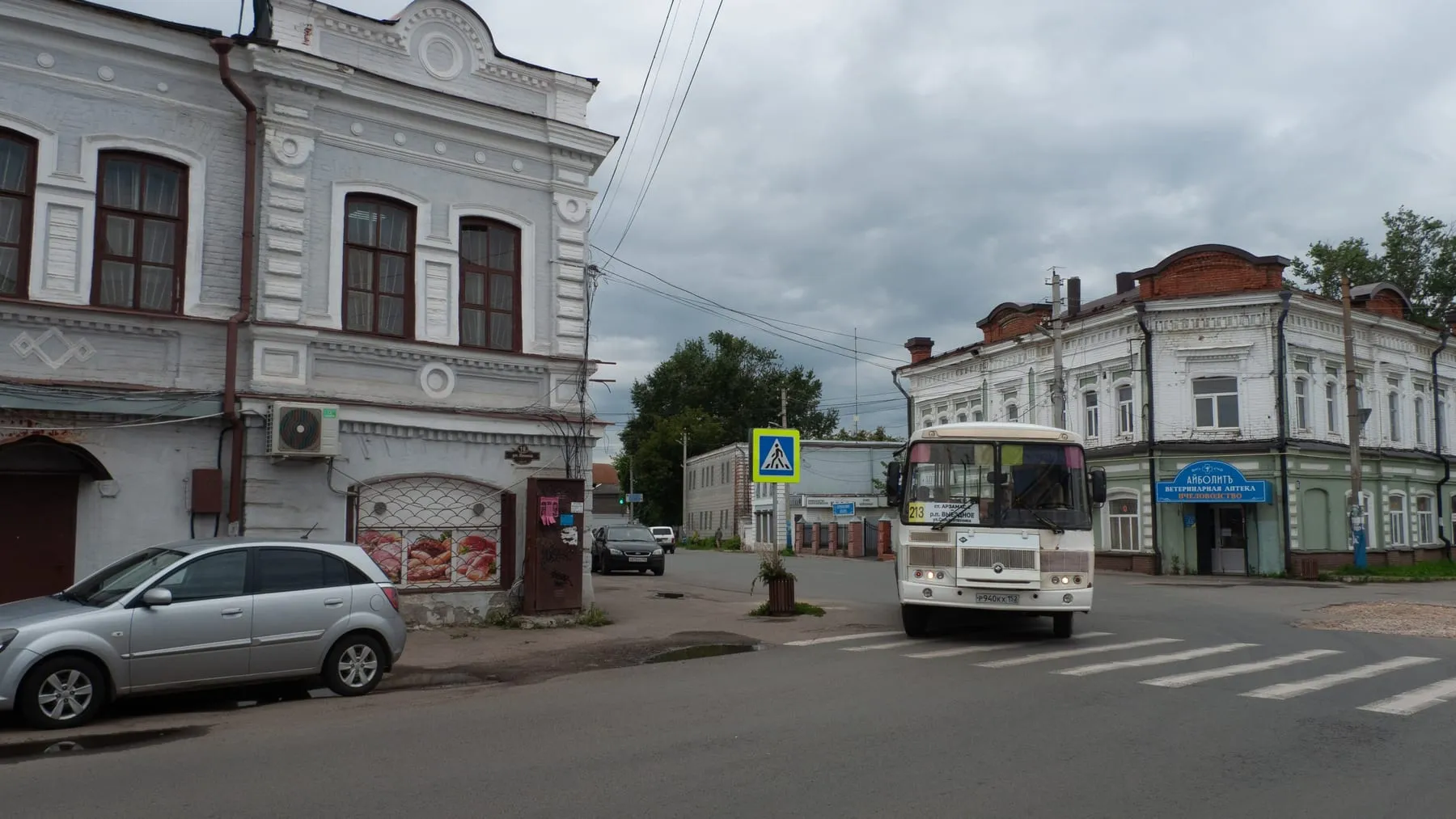Пригородный «пазик» на маршруте 213 в Арзамасе, в тридцати километрах от завода
