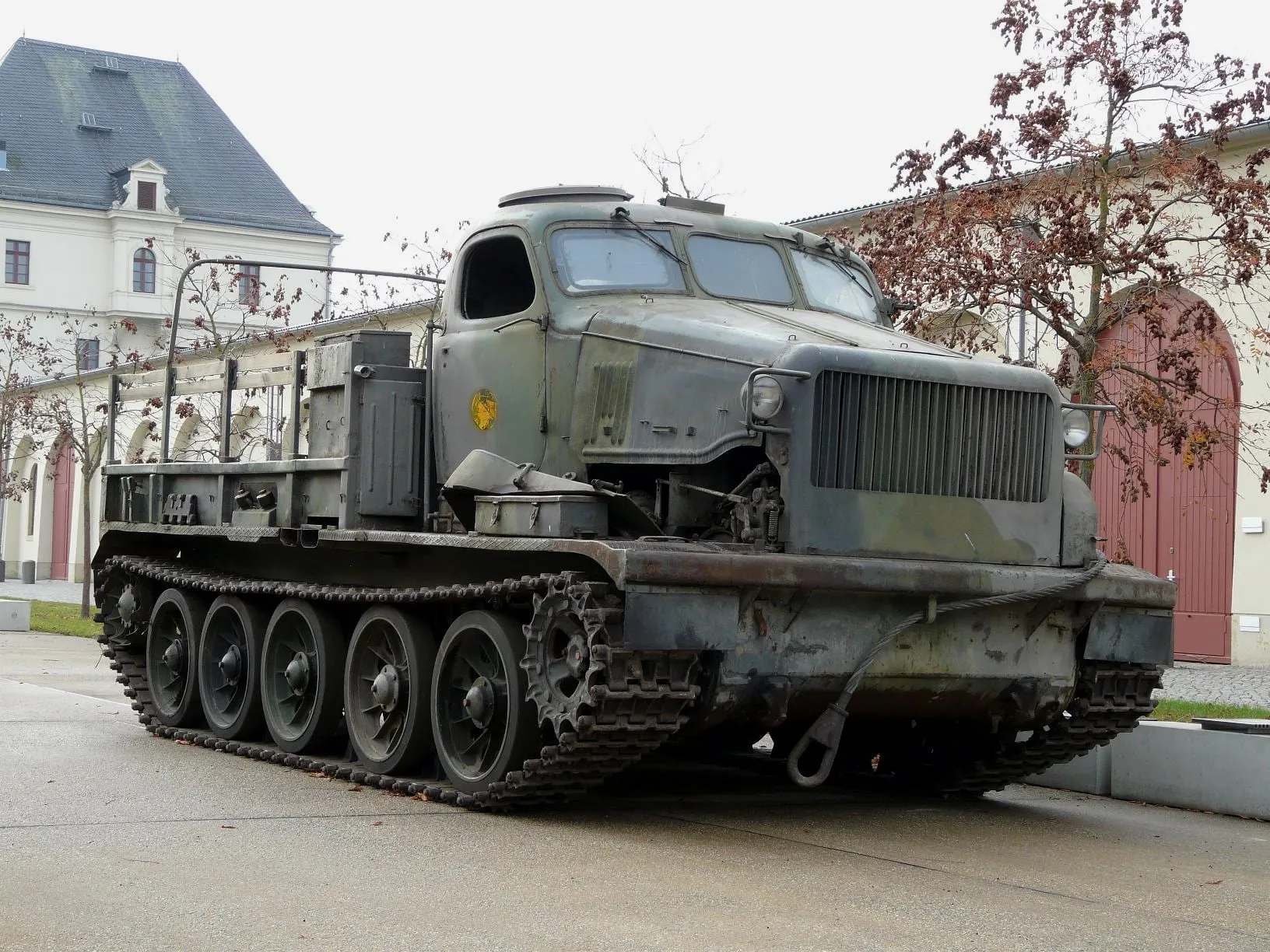 АТ-Т Национальной народной армии ГДР в Военно-историческом музее бундесвера в Дрездене