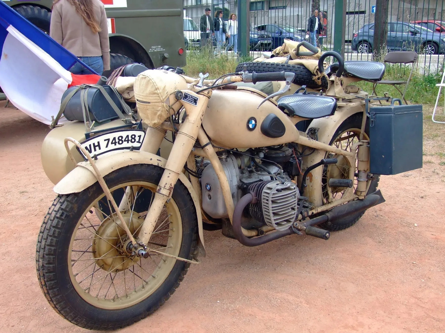 BMW R71 в армейской окраске, вид слева