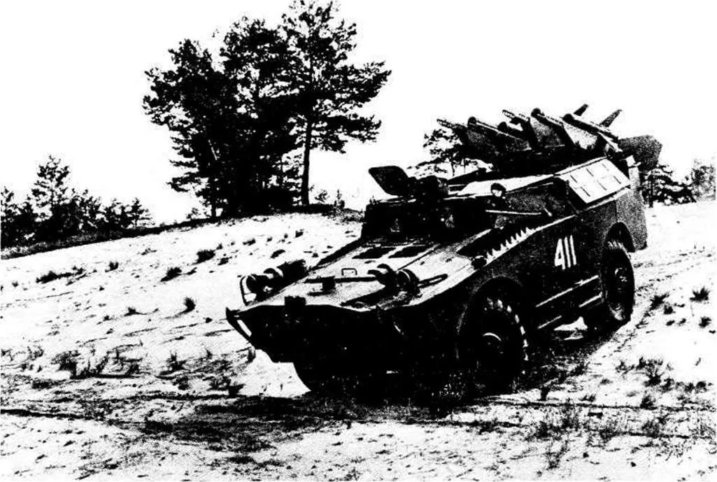 БРДМ-1 с ракетным вооружением на местности; подпись в книге датирует снимок 1958 годом