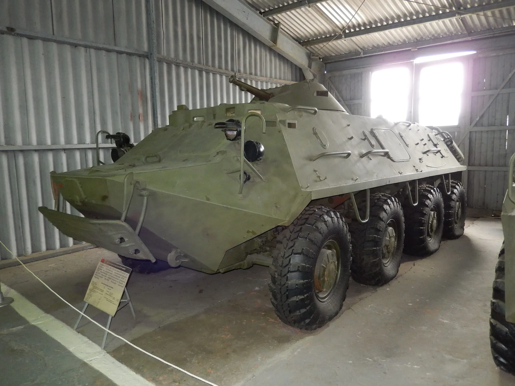 Опытный БТР-60ПЗ в Бронетанковом музее в Кубинке: башня, поднимающая оружие на 60°