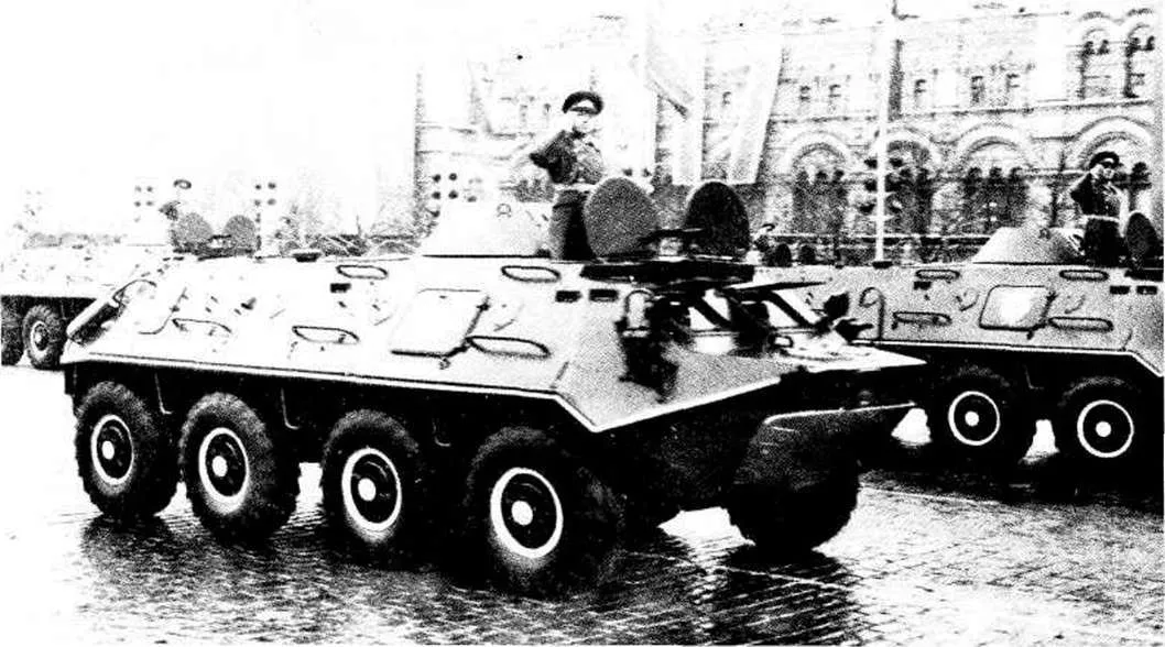 БТР-60ПБ в колонне на параде, 1965 год