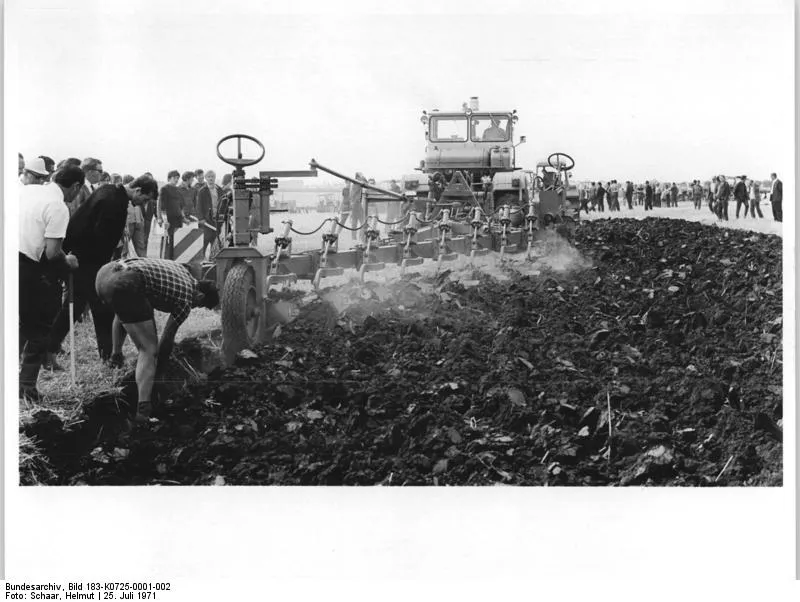 «Кировец» на состязании пахарей в Штёсене, ГДР, 25 июля 1971 года
