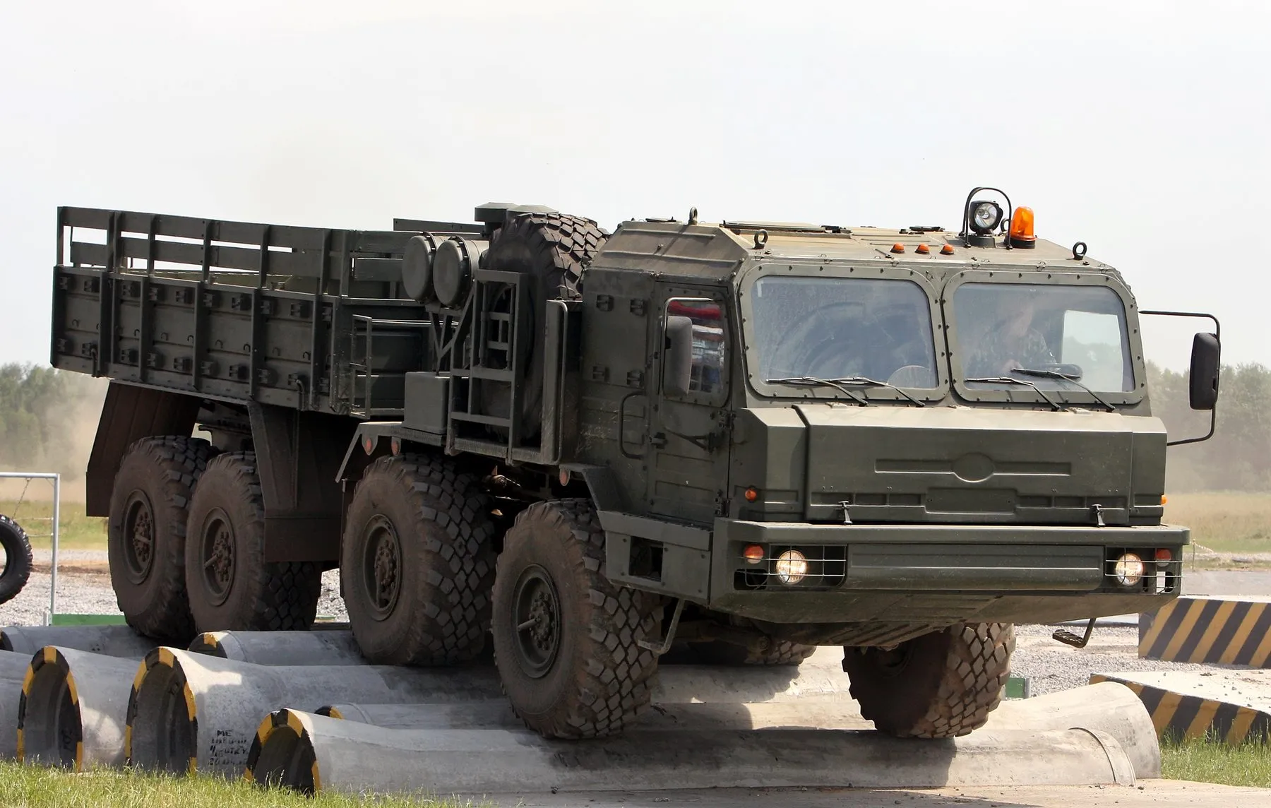 Балластный тягач БАЗ-6306 на форуме «Технологии в машиностроении — 2010»