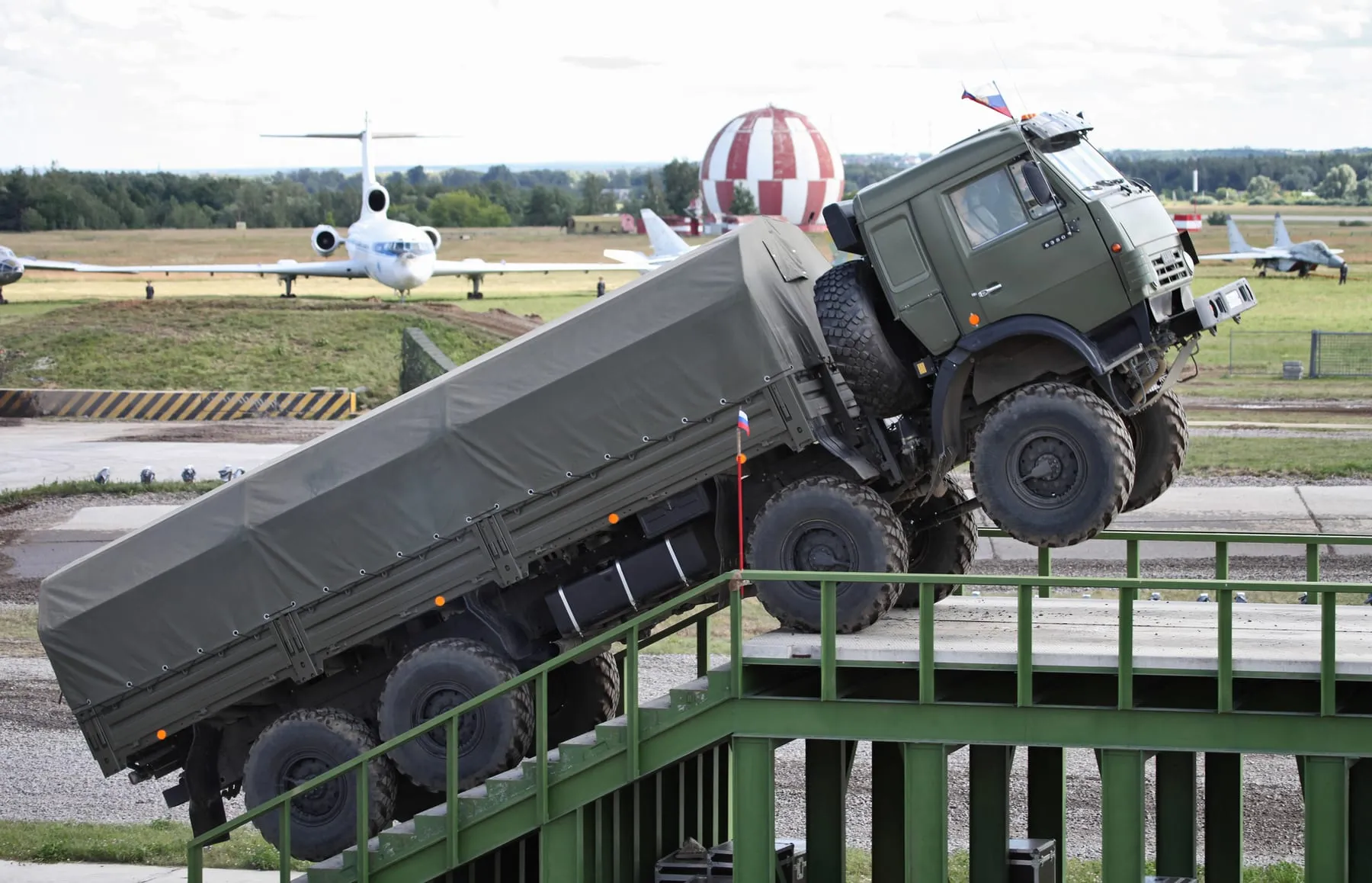 КамАЗ-6350 на полосе препятствий, 2012 год