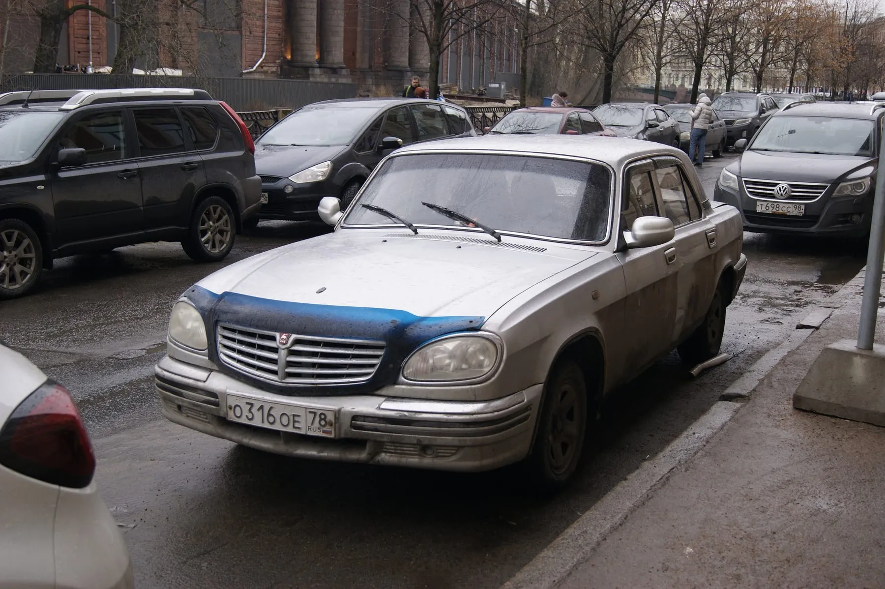 ГАЗ-31105 на улице Санкт-Петербурга