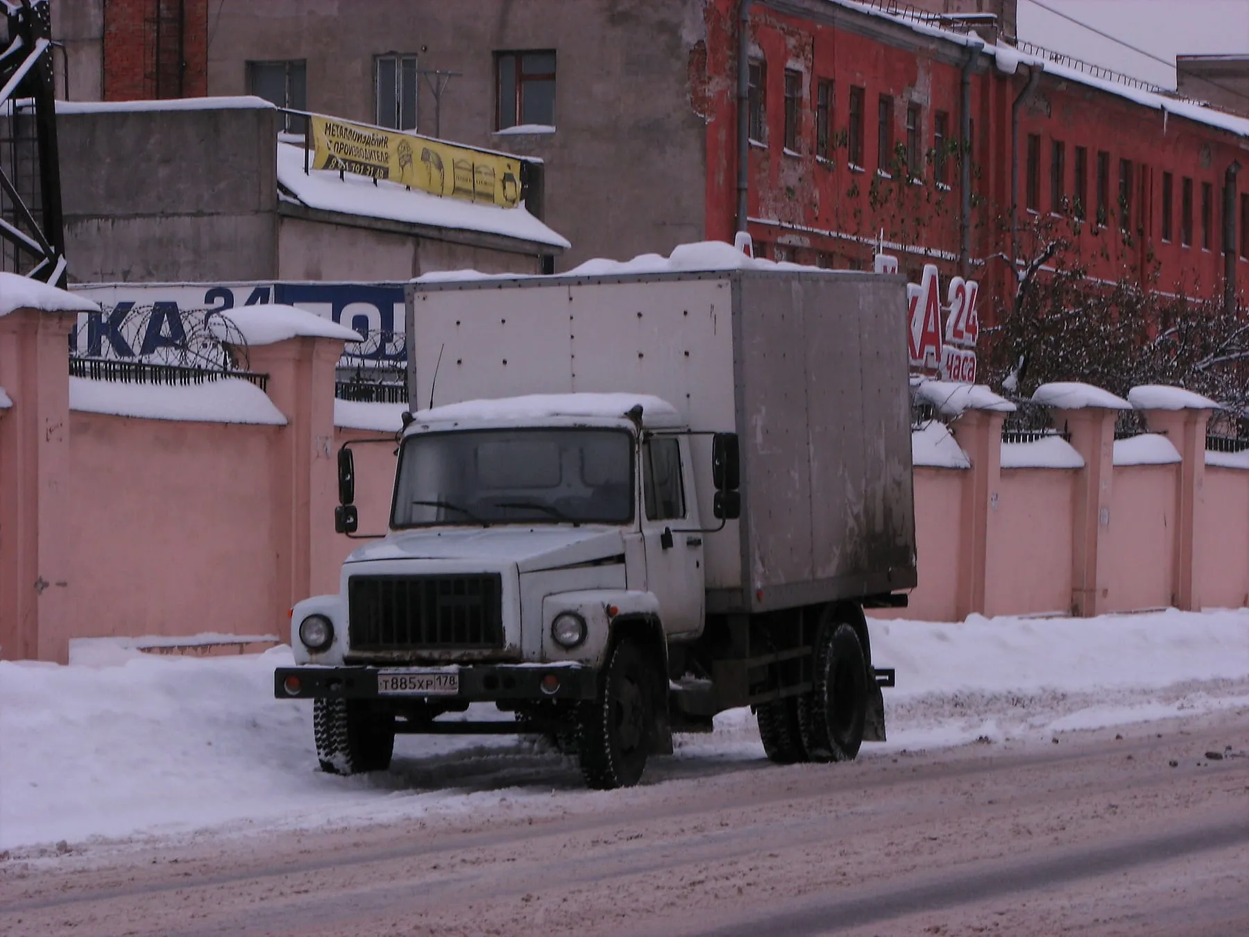 Промтоварный фургон на шасси ГАЗ-3307 в Петербурге