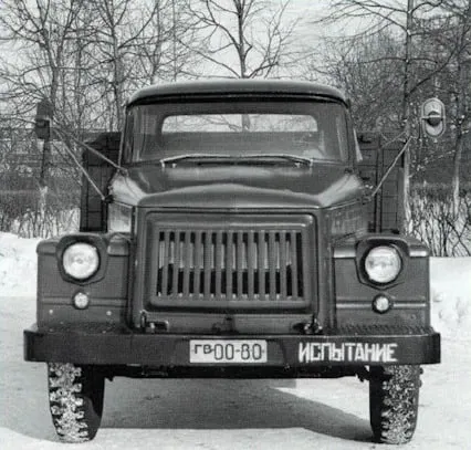 ГАЗ-54 спереди: широкая передняя колея