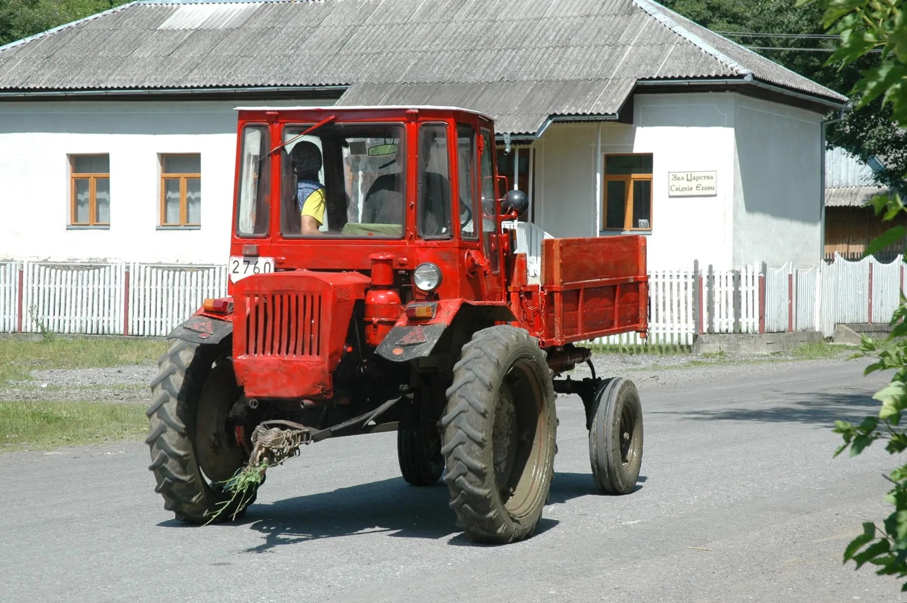 Т-16МГ в селе Торунь, Украина, 2012 год