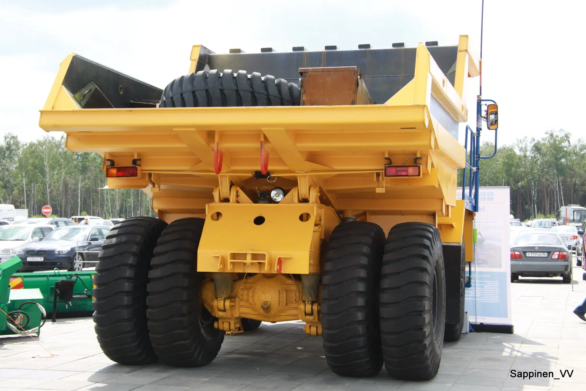 БелАЗ-7540 на выставке «Иннопром» в Екатеринбурге, 2013 год