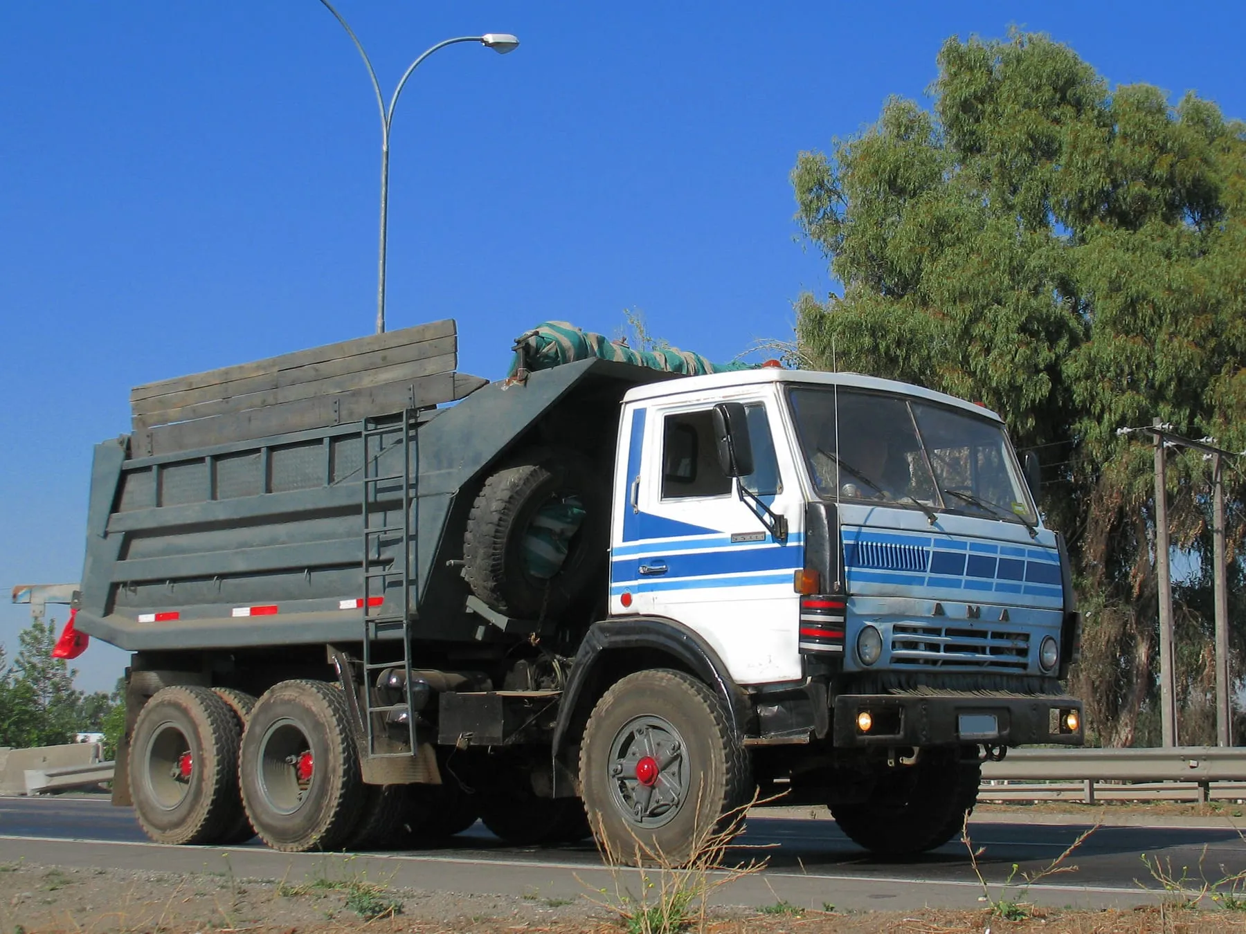 КамАЗ-55111 выпуска 1992 года, снятый в Чили