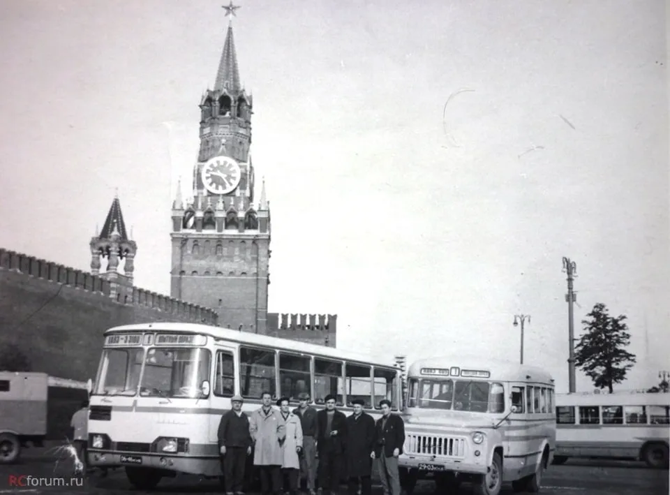 КАвЗ-3100 и КАвЗ-685 в Москве во время испытаний 1963 года