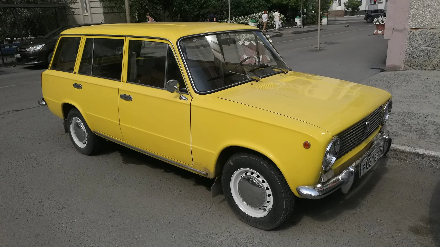 ВАЗ-2102 на улице Тюмени