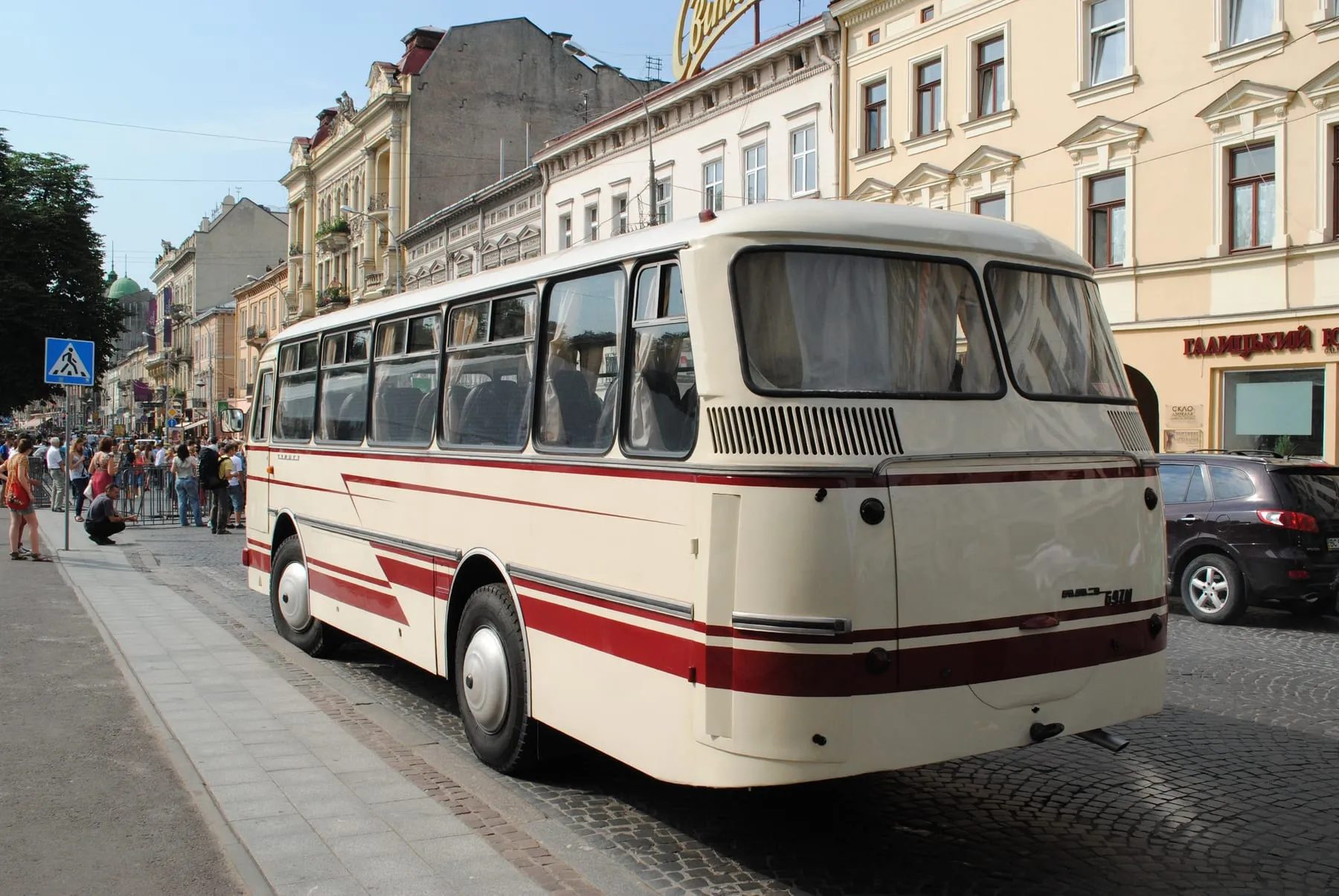 ЛАЗ-697М, вид сзади