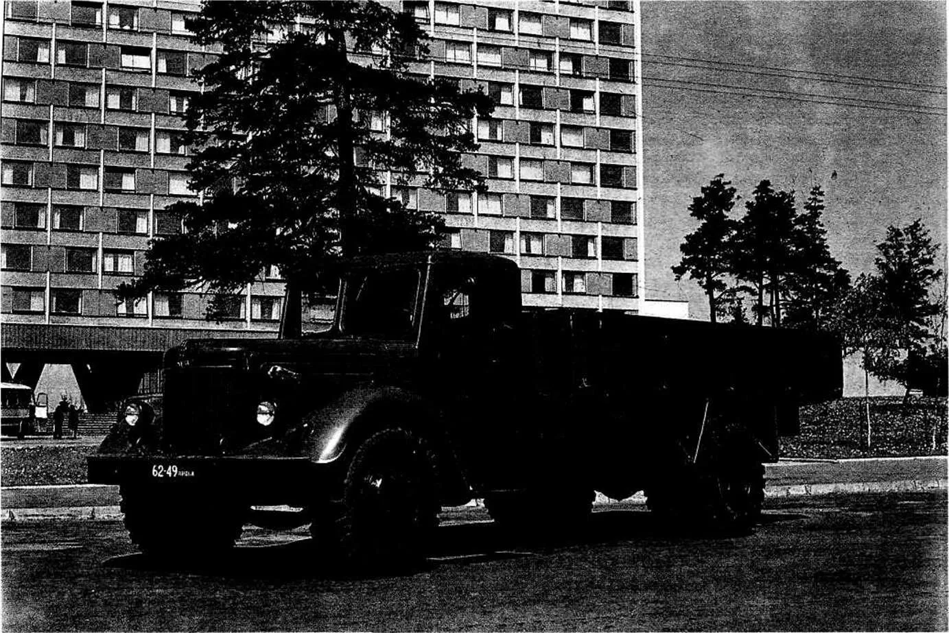 МАЗ-200 с облицовкой радиатора, отличной от ЯАЗ-200, 1950 год