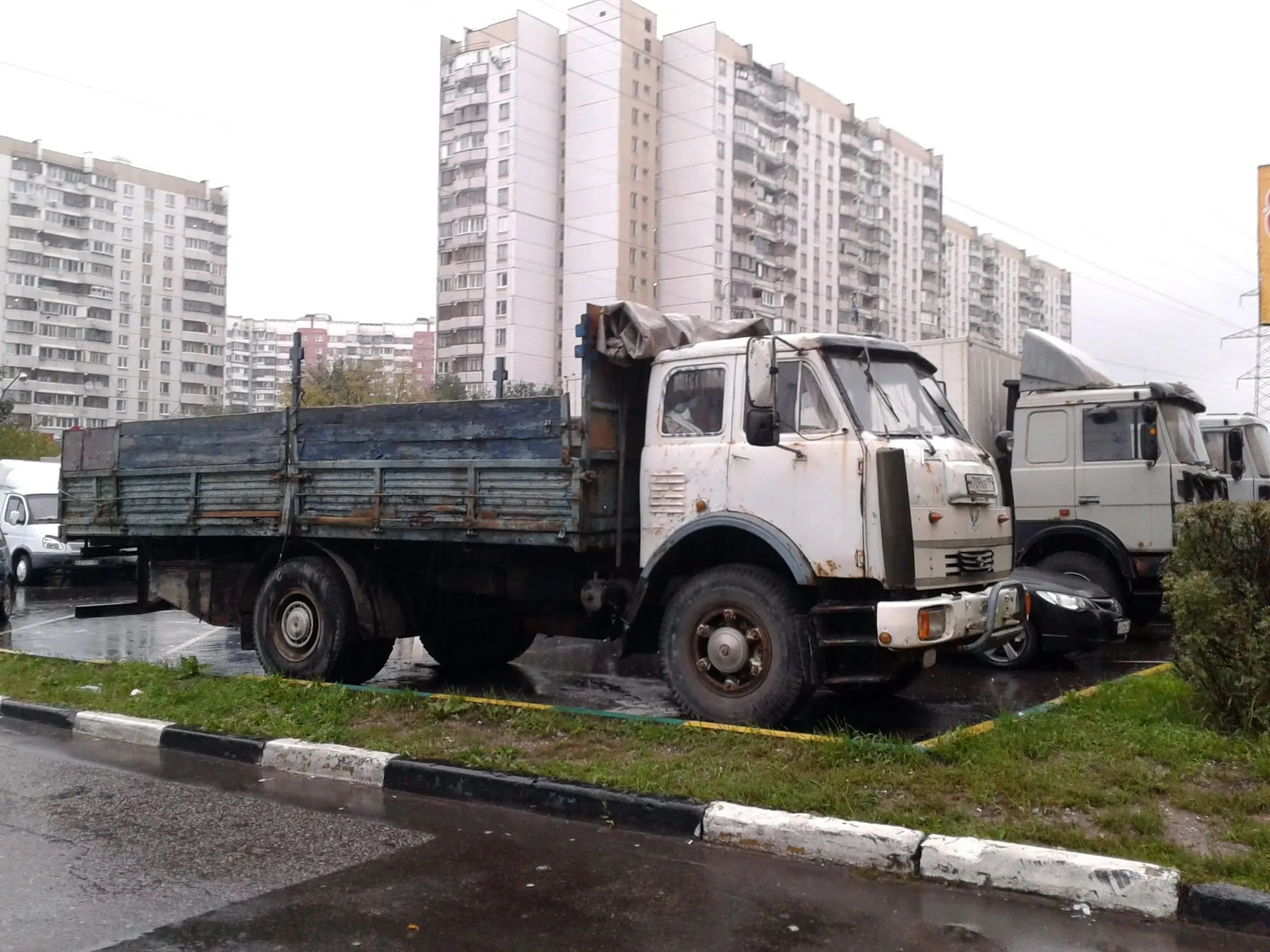 Длиннобазный МАЗ-53352 с поздним оформлением передка, Москва