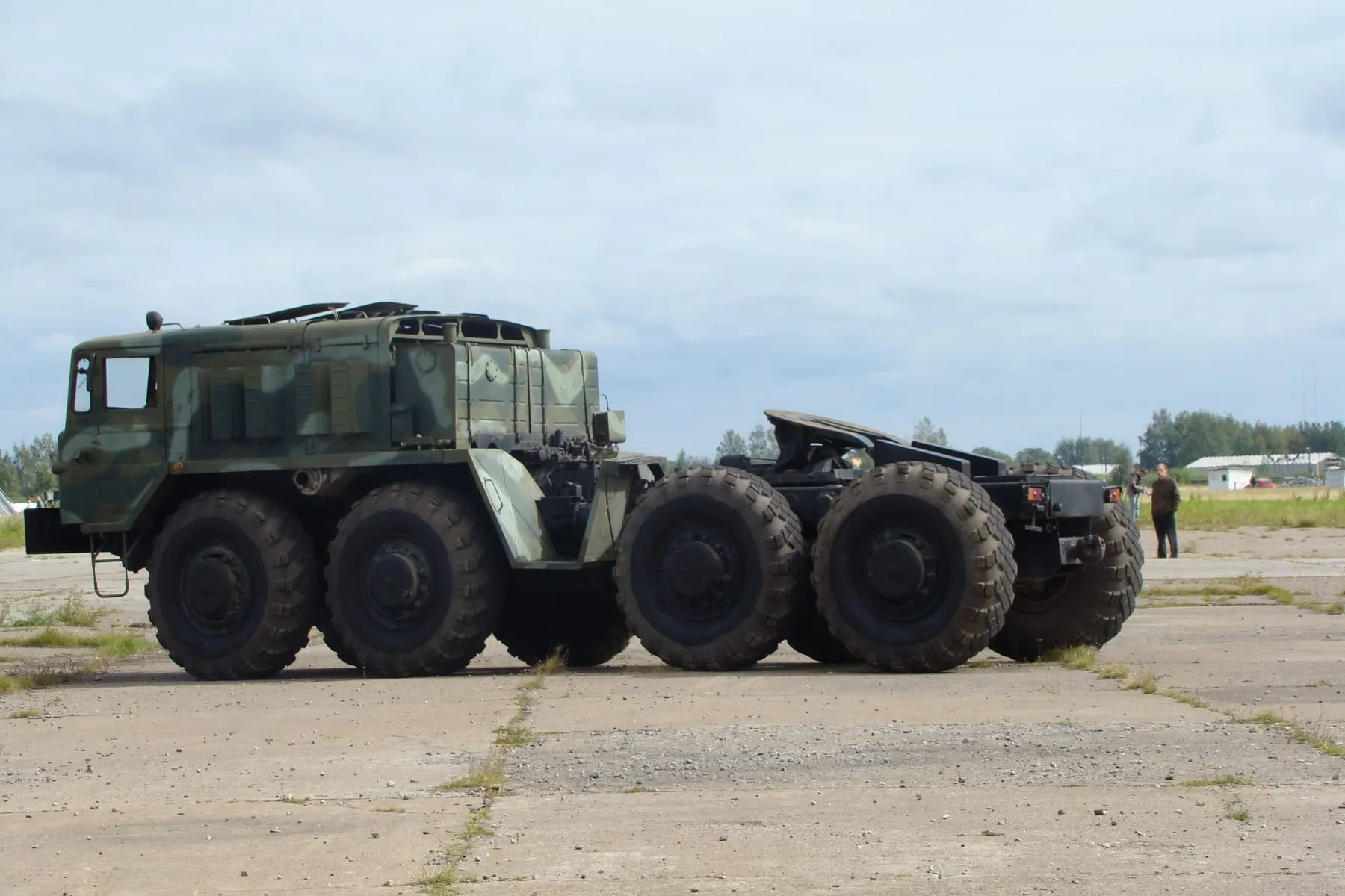 МАЗ-537 на авиабазе Кречевицы, 2009 год