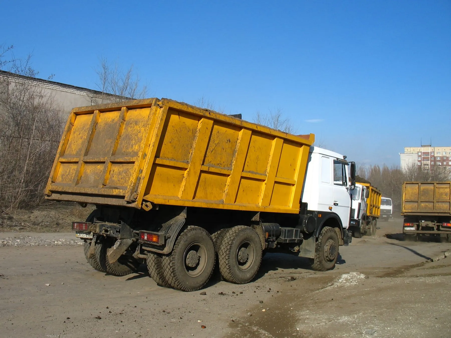 МАЗ-5516 на разгрузке