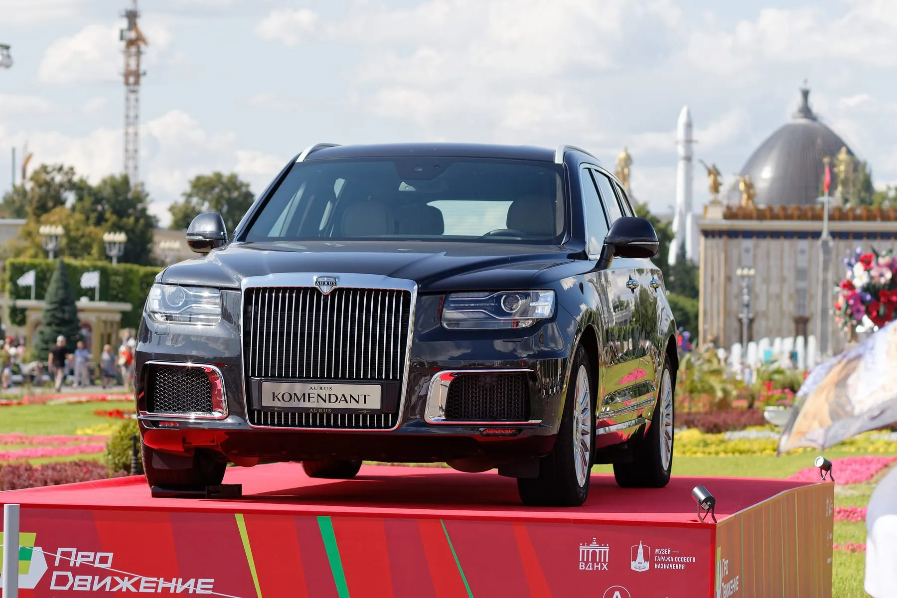 Komendant на автосалоне «Про Движение» на ВДНХ в Москве, 2025 год