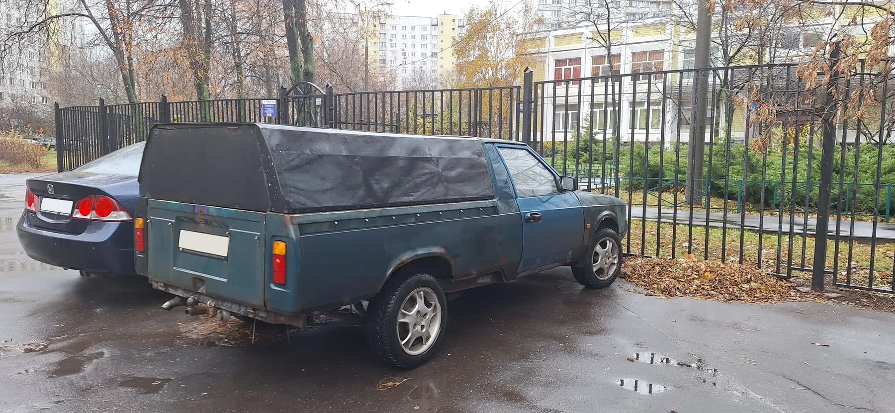 «Москвич-2335» с тентом над платформой, 2023 год