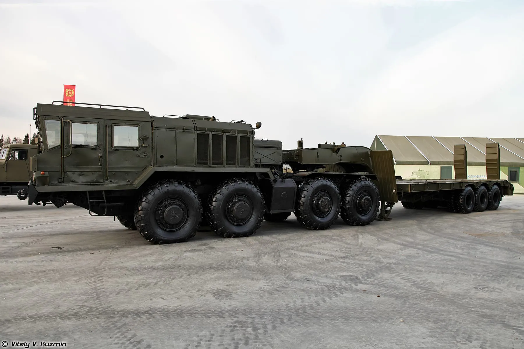 Седельный тягач КЗКТ-74281 в парке «Патриот»