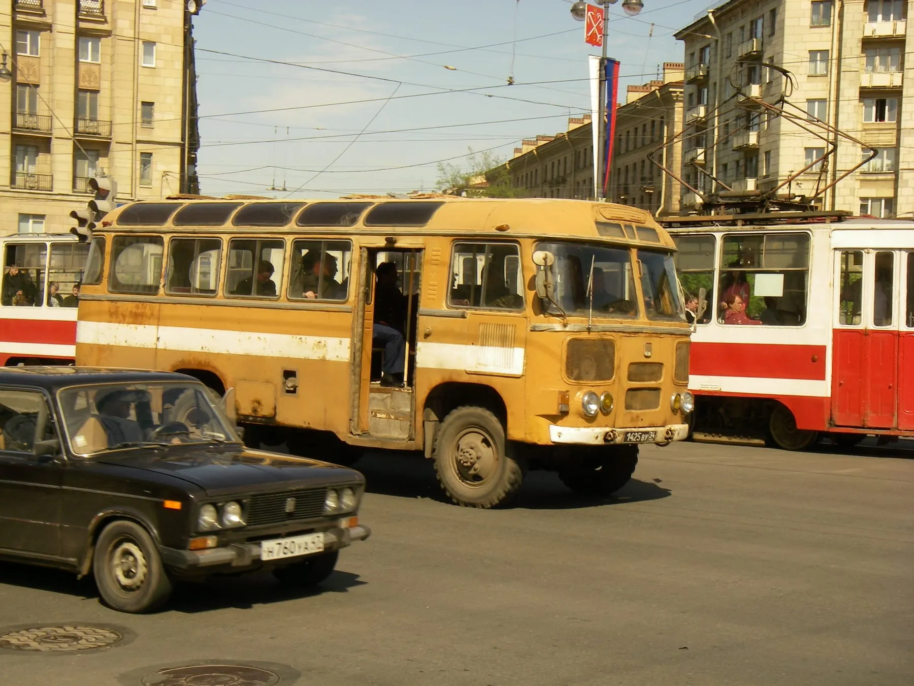 ПАЗ-3201 на Московском проспекте в Санкт-Петербурге