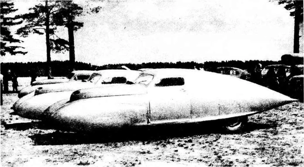 Три «Победы-Спорт» с нагнетателями перед стартом чемпионата страны, 1951 год