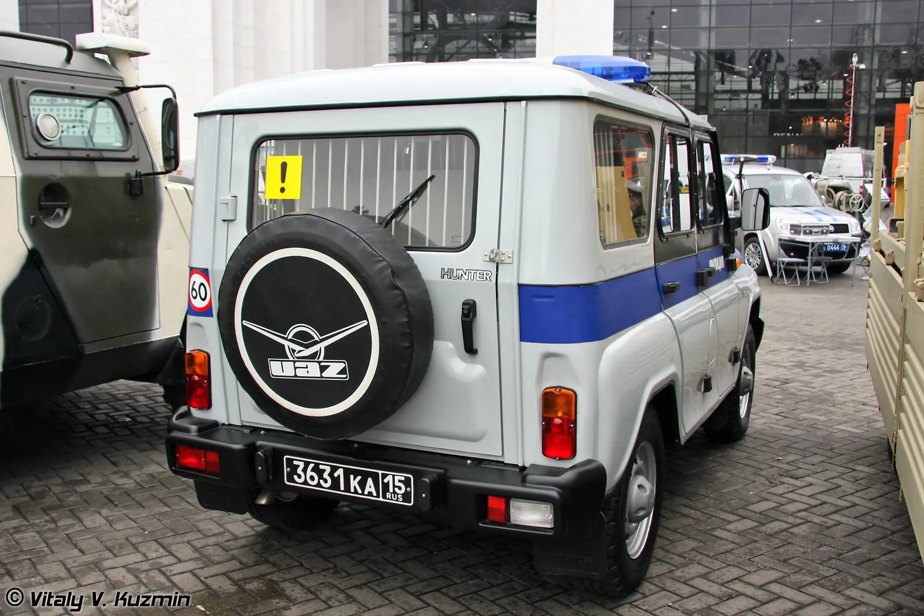 Патрульный УАЗ-315195АП на выставке «Интерполитех-2010»: распашная задняя дверь вместо двух створок