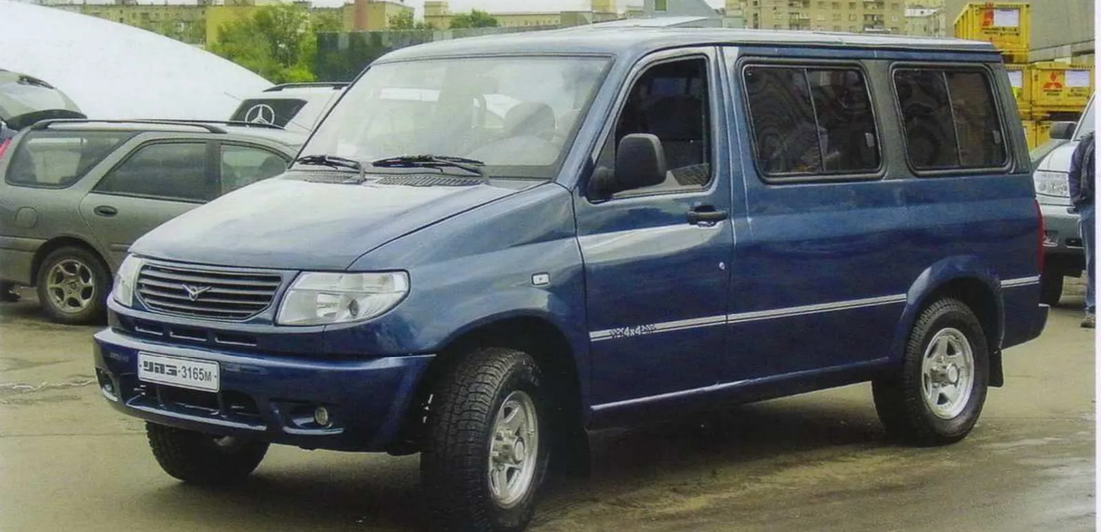 Опытный образец УАЗ-3165М на Московском автосалоне, 2003 год: новая форма кузова и облик, родственный «Патриоту»