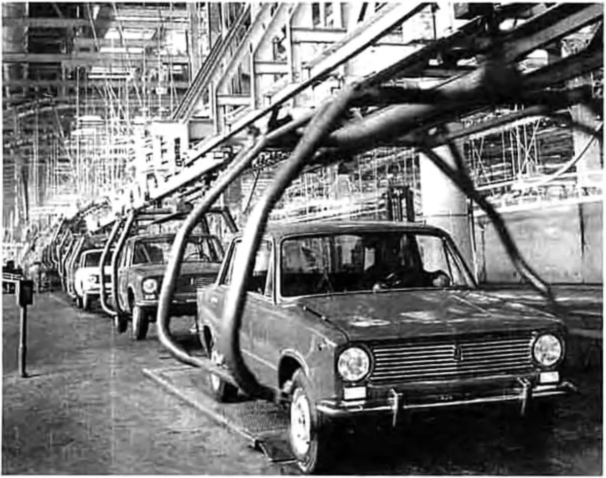 ВАЗ-2101 сходят с конвейера, 1971 год