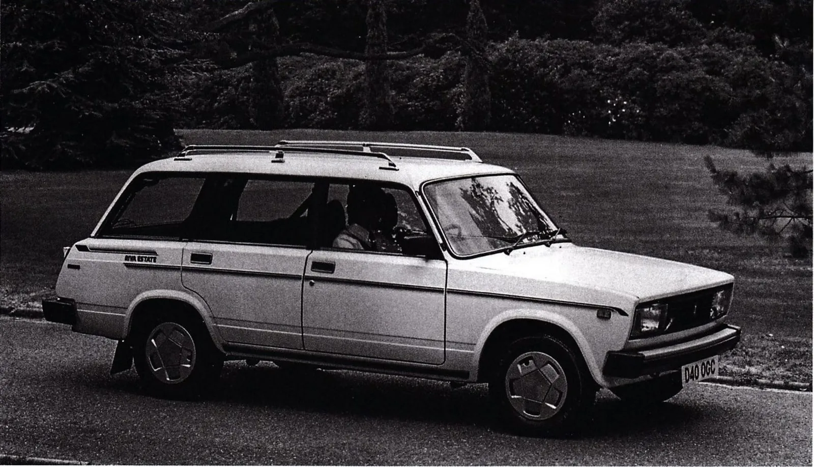 Lada Riva Estate — экспортная «четвёрка»: рейлинги на крыше, наружные зеркала, колёсные колпаки, очистители фар и декоративные полосы на борту