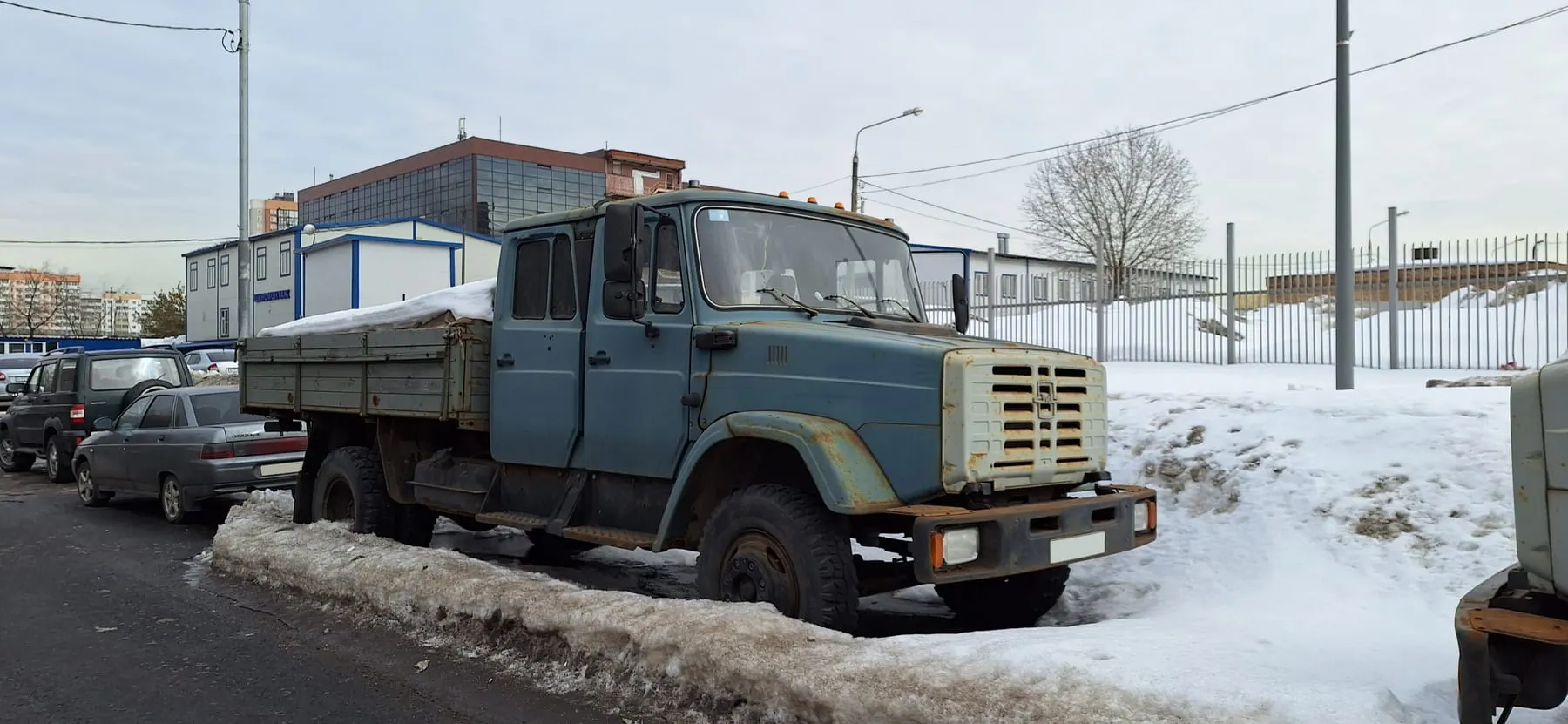ЗИЛ-4331 со спаренной кабиной — исполнение, на котором строили пожарные автомобили