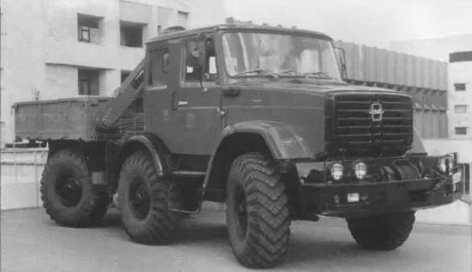 Семиместный ЗИЛ-4975М2 с двухрядной кабиной