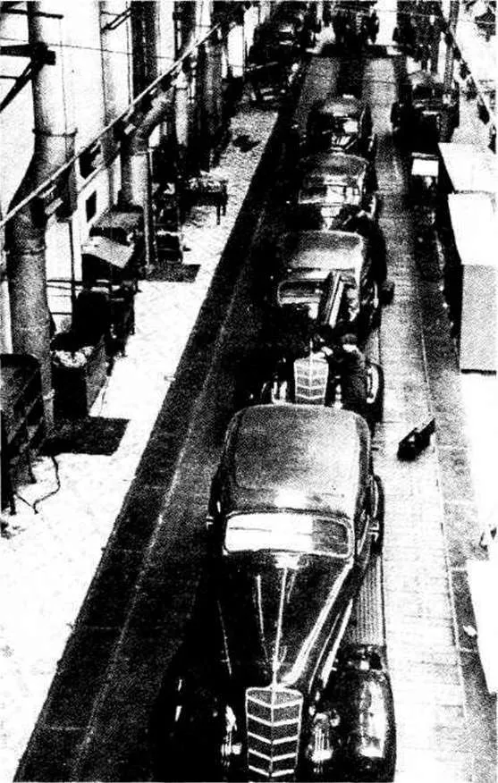 Сборочный конвейер ЗИС-101, 1938 год