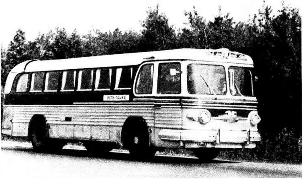 Первый отечественный междугородный автобус ЗИС-127, 1955 год