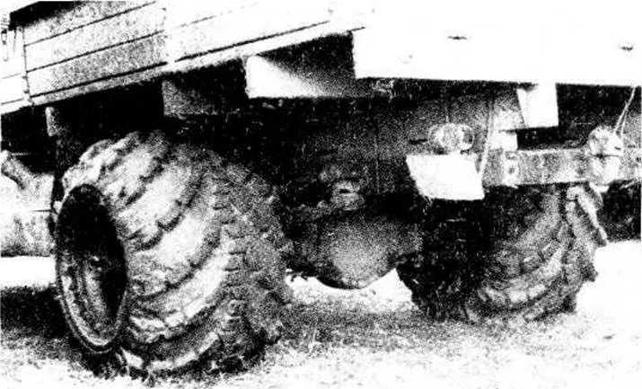Арочные шины на заднем мосту ЗИС-150, 1957 год
