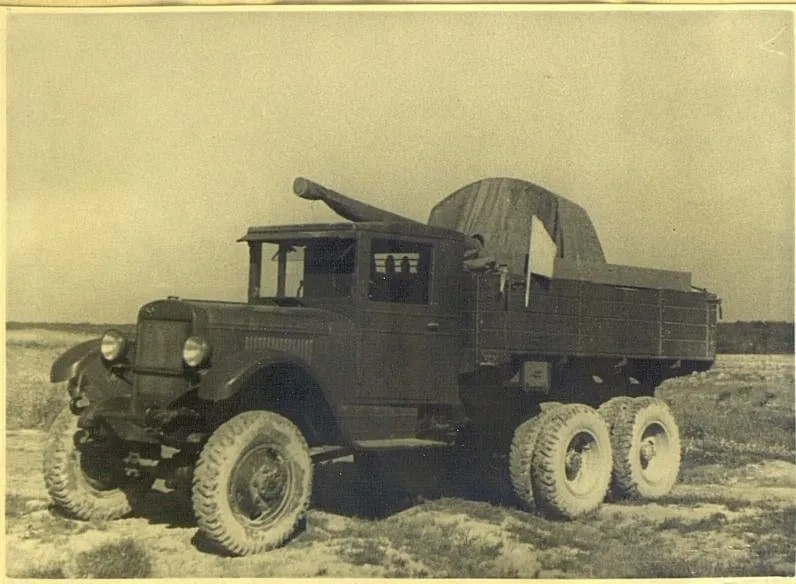 Зенитная установка на шасси ЗИС-6, 1941 год: в подписи к снимку орудие названо 37-мм пушкой 61-К